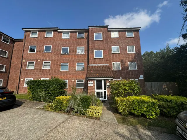 Huxley Close, Northolt, UB5, photo 1