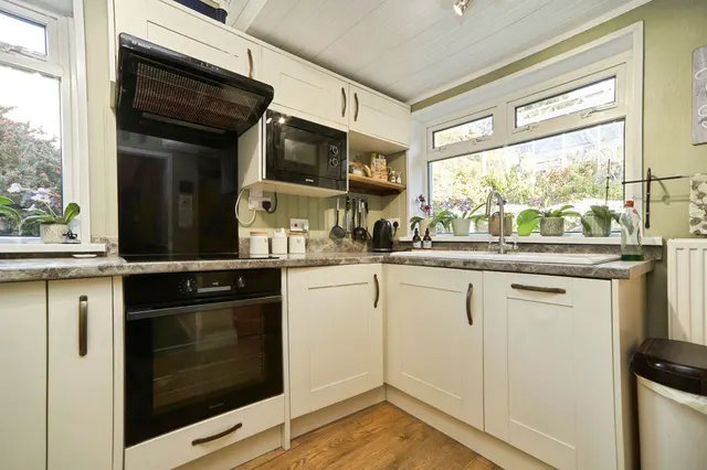 Hill Top Road, Hainworth, BD21, photo 2