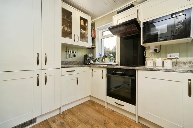 Hill Top Road, Hainworth, BD21, photo 3