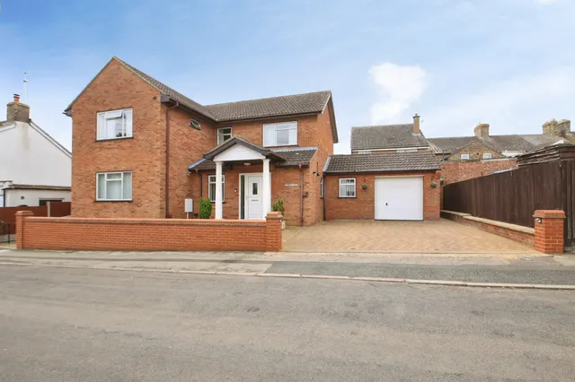 Middle Street, Farcet, PE7, photo 1
