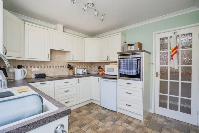 Eglantine Walk, Waterlooville, PO8, photo 3