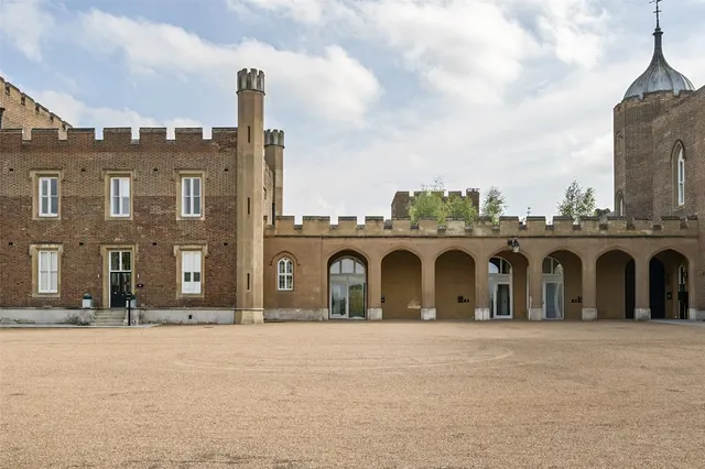 Parade Ground Path, Woolwich, SE18, photo 1