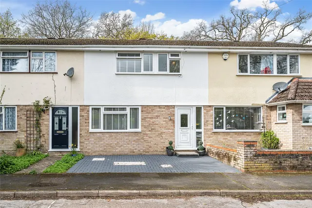 Mortimer Close, Hartley Wintney, Hook, RG27 8EL, photo 1
