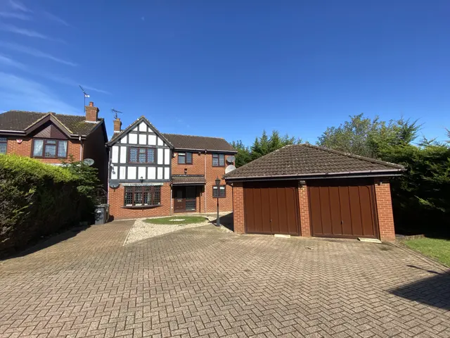 Rowington Close, LU2, photo 1