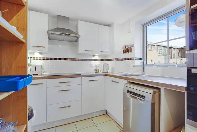 Kingston Road, Raynes Park, SW20, photo 3