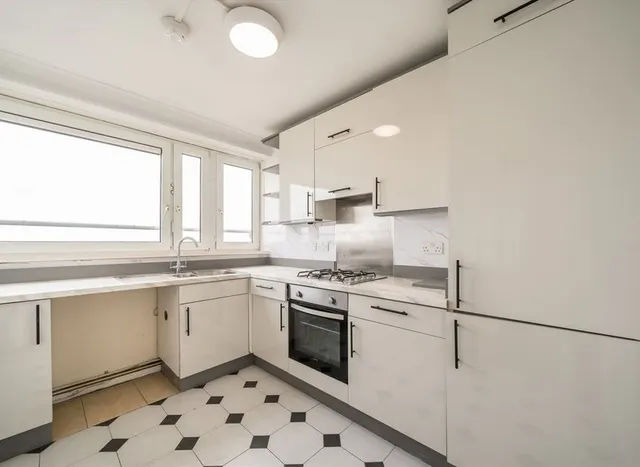 Photo 3 — Queensdale Crescent, Notting Hill, W11