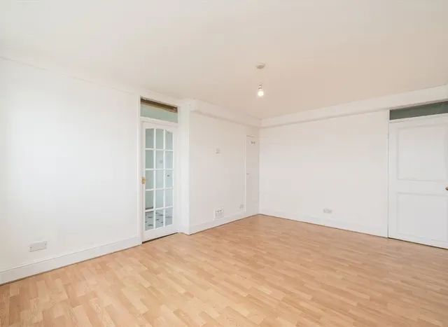 Photo 2 — Queensdale Crescent, Notting Hill, W11