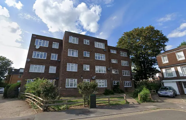 Arborfield Close, SL1, photo 1