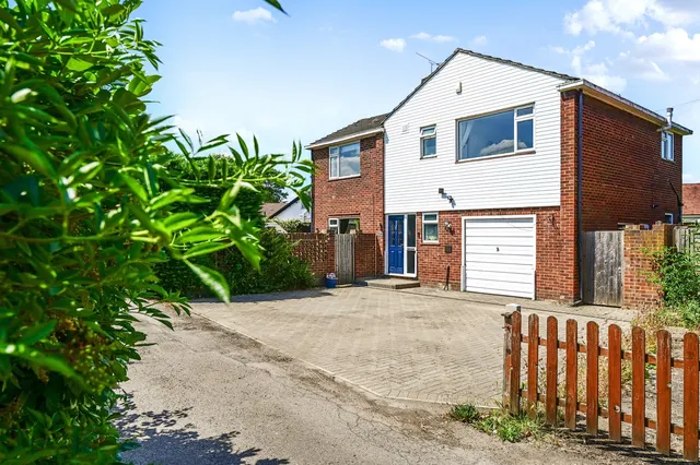Riverside Close, Staines, TW18, photo 2