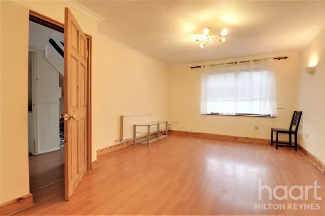 Favell Drive, Furzton, MK4, photo 2