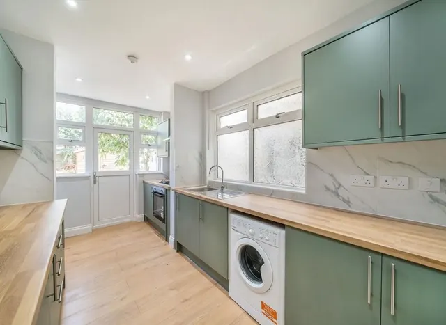 Norbury Court Road, Streatham, SW16, photo 1
