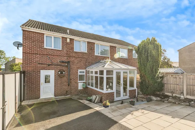 The Knowl, MIRFIELD, photo 1