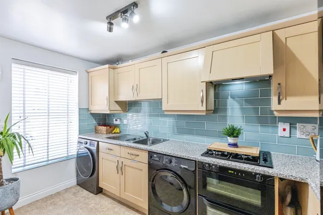 School Lane, Higham Ferrers, NN10, photo 2