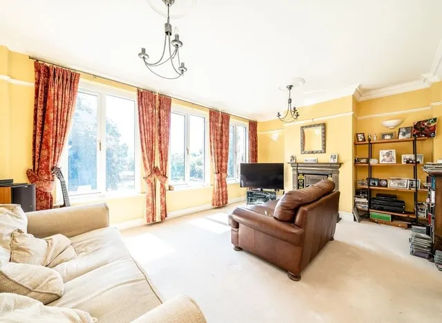 Photo 2 — Beaufort Road, Twickenham, TW1
