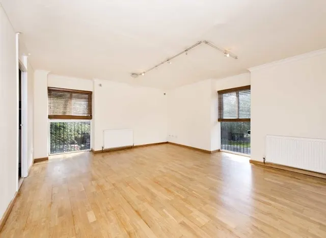Wheatley Close, Hendon, NW4, photo 2