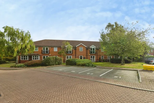 Cheltenham Court, Middleton St. George, DL2, photo 2