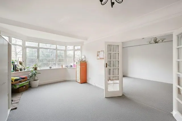 Belsize Avenue, London, NW3, photo 1