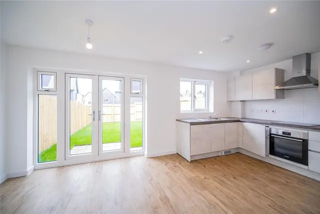 Hailwood Avenue, Crowthorne, RG45, photo 2