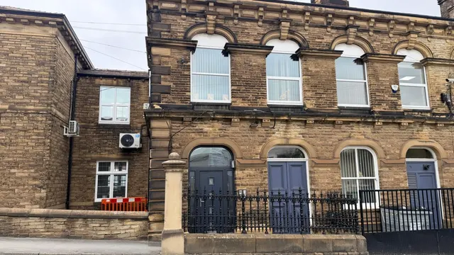 Law Street, Cleckheaton, photo 1