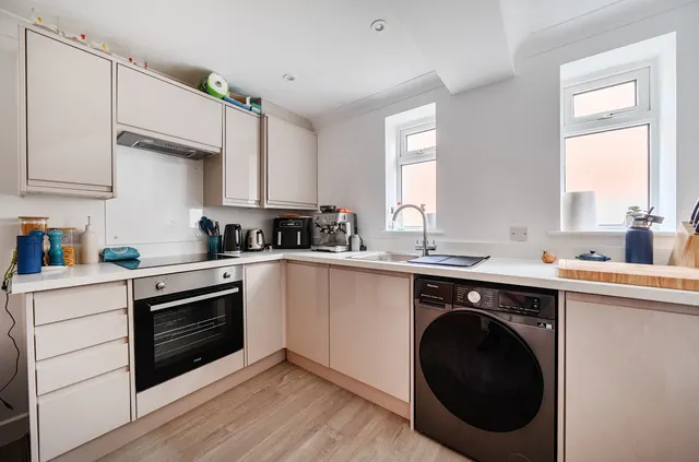 Bastins Close, Park Gate, SO31, photo 2