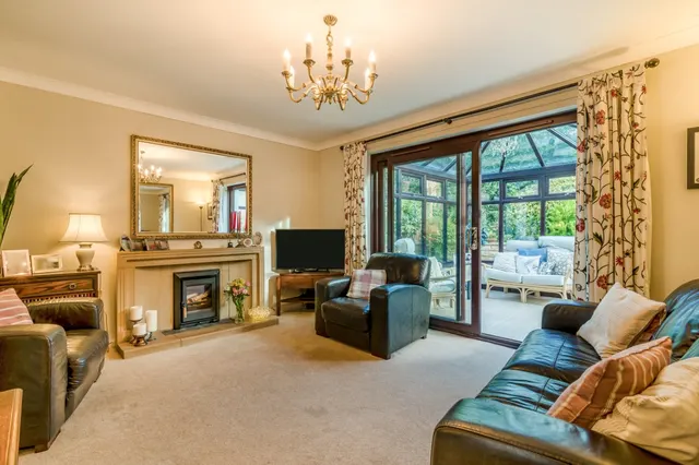 The Chestertons, Bathampton, BA2, photo 2