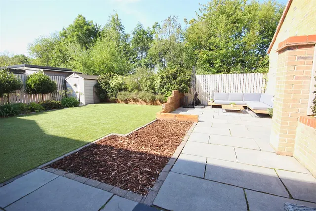 Photo 3 — Avocet Close, Hornsea