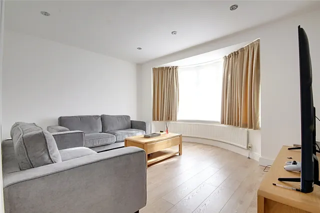 Broadoak Avenue, Enfield, photo 2