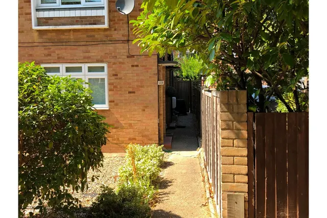 London Road, Sutton, SM3, photo 2