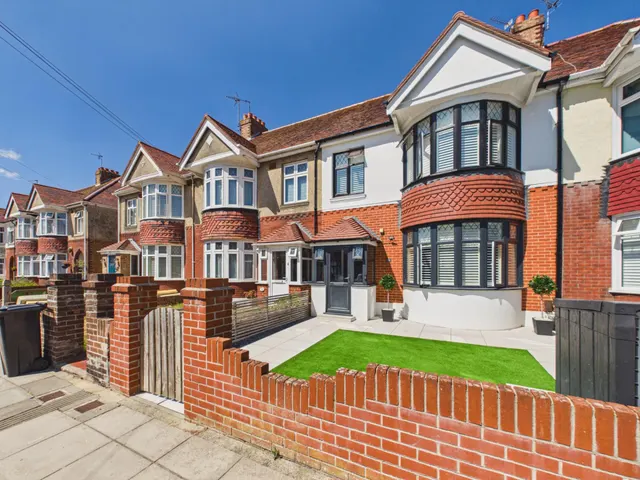 Gofton Avenue, Drayton, PO6, photo 1