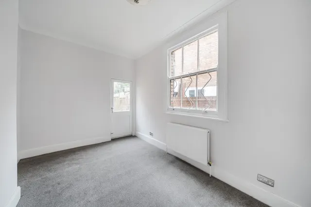 Photo 3 — Northwood Road, Highgate, London, N6