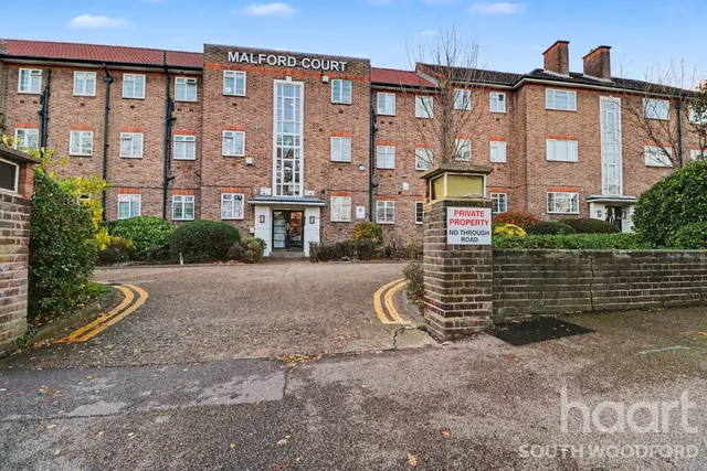 The Drive, London, E18, photo 1
