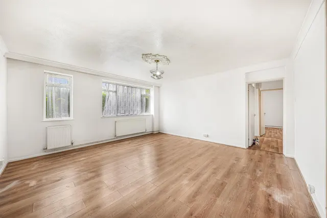 Photo 2 — Endlebury Road, North Chingford, E4 6QA