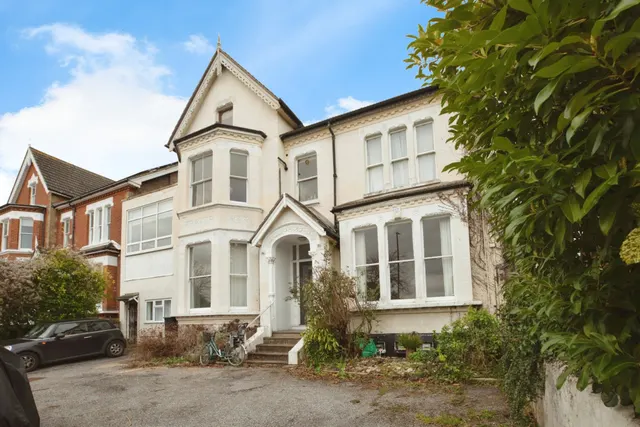 Lancaster Avenue, London, SE27, photo 1