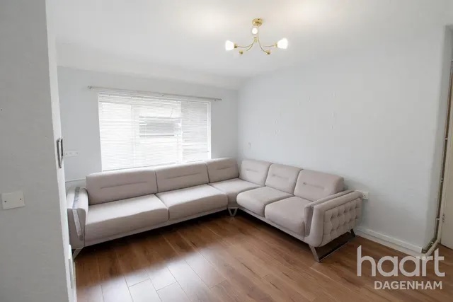 Marlborough Road, RM8, photo 1