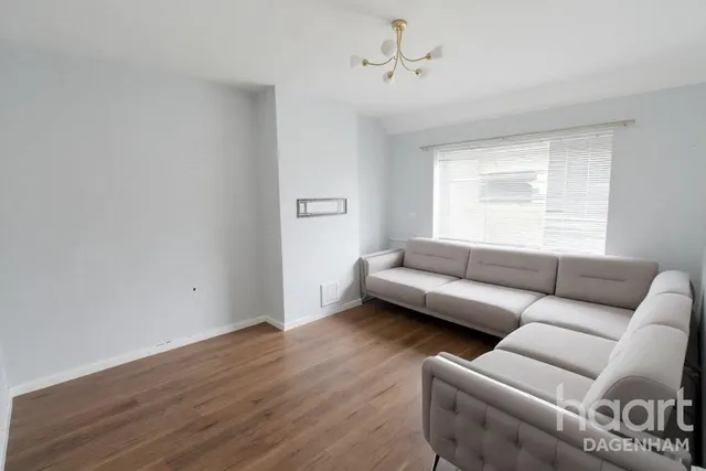 Marlborough Road, RM8, photo 2