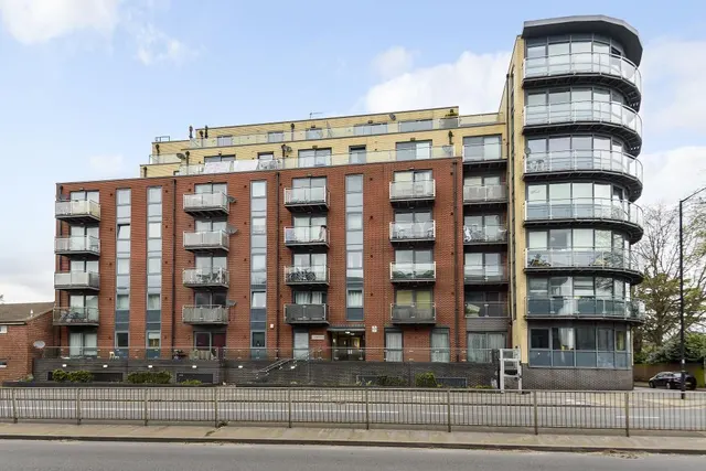 Bath Road, Slough, photo 1