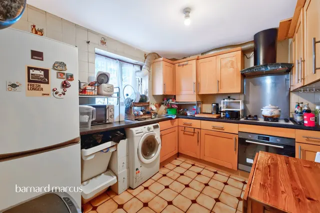 Dale Grove, London, N12, photo 3