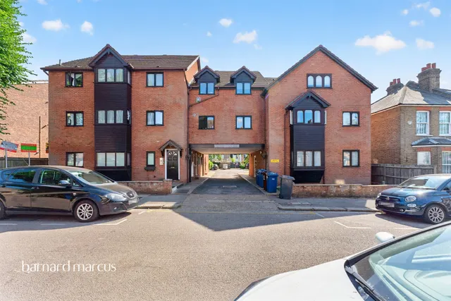 Dale Grove, London, N12, photo 1