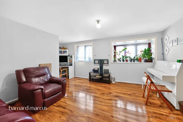 Dale Grove, London, N12, photo 2
