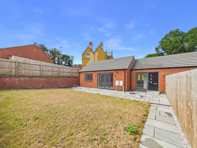 Mable Close, Melton Mowbray, LE13, photo 1