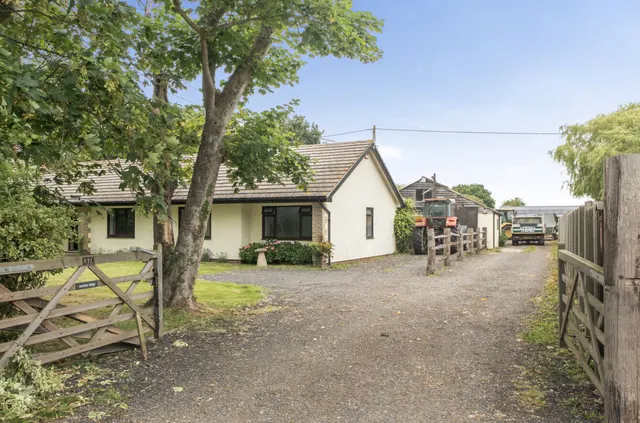Almodington Lane, Earnley, PO20, photo 2