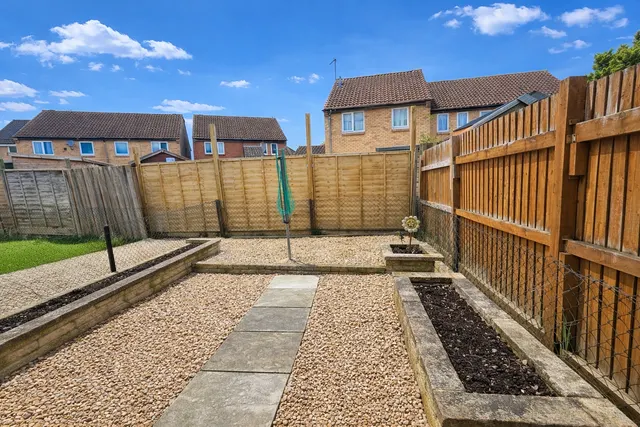 Eames Close, Aylesbury, HP20, photo 2