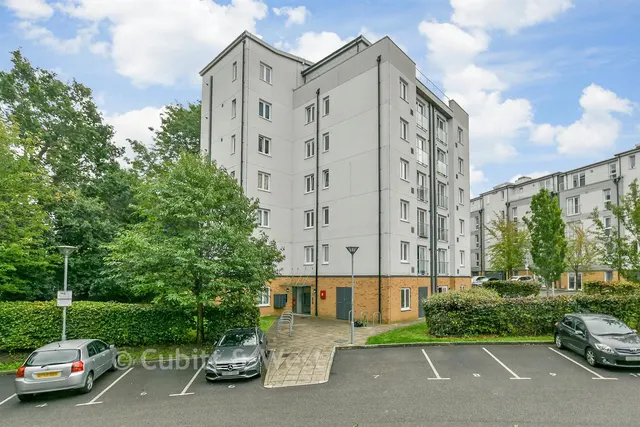 West Green Drive, West Green, RH11, photo 1