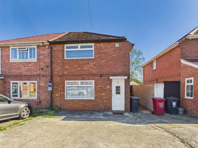 Slough, Berkshire, photo 1