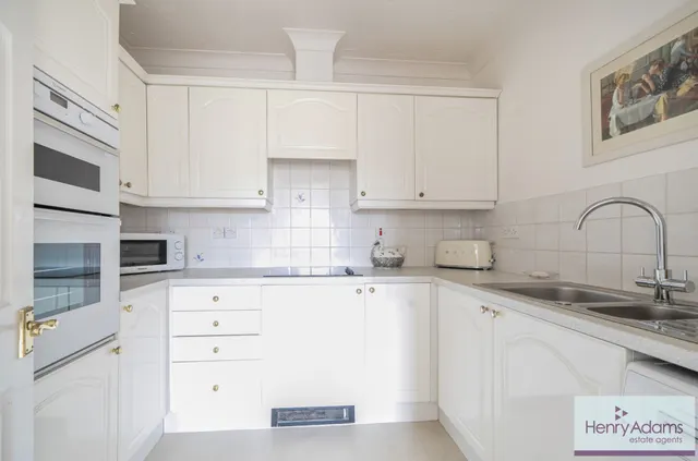 King George Avenue, Petersfield, GU32, photo 3