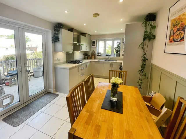 Photo 3 — Flagstone Crescent, Chineham, Basingstoke, Basingstoke, RG24 8DG
