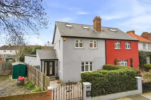Twining Avenue, Twickenham, TW2 5LP, photo 1