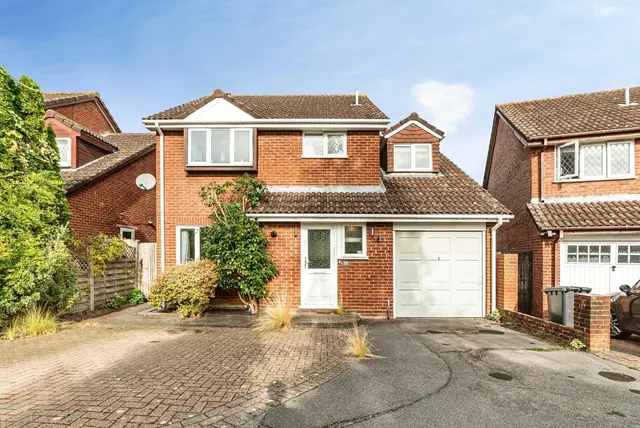 Martins Wood, Chineham, RG24, photo 1