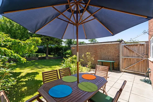 Photo 3 — Coldharbour Lane, Bushey, WD23