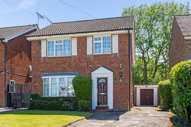 Photo 2 — Coldharbour Lane, Bushey, WD23